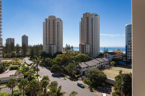 Maldives Resort Main Beach, Gold Coast - QLD Tourism 30