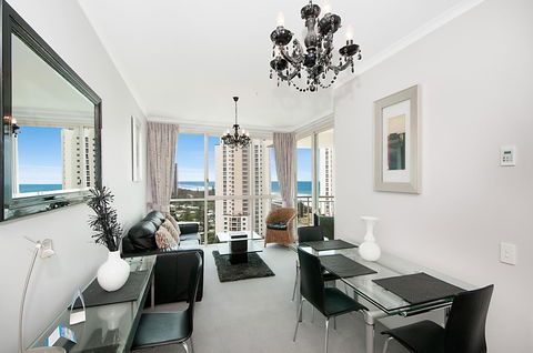 Maldives Resort Main Beach, Gold Coast - QLD Tourism 31
