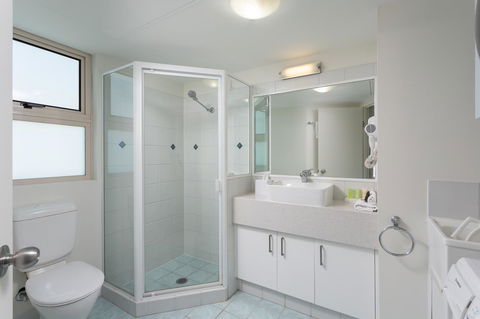 Maldives Resort Main Beach, Gold Coast - QLD Tourism 22