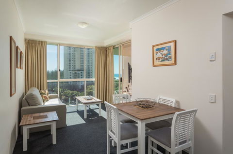 Maldives Resort Main Beach, Gold Coast - QLD Tourism 9