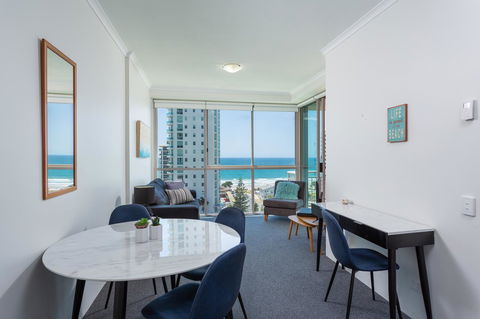 Maldives Resort Main Beach, Gold Coast - QLD Tourism 21