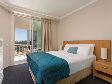 Maldives Resort Main Beach, Gold Coast - QLD Tourism 6