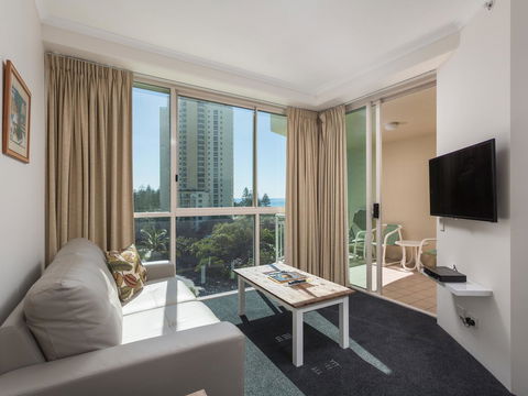 Maldives Resort Main Beach, Gold Coast - QLD Tourism 7