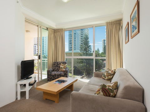 Maldives Resort Main Beach, Gold Coast - QLD Tourism 3