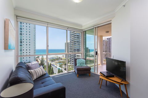 Maldives Resort Main Beach, Gold Coast - QLD Tourism 23