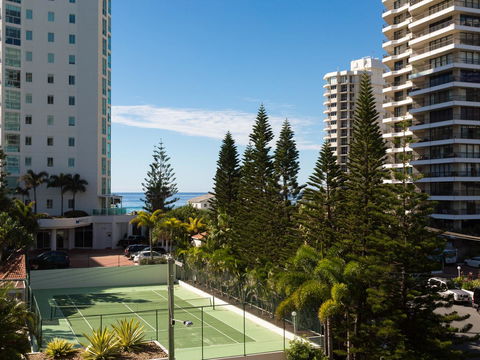 Maldives Resort Main Beach, Gold Coast - QLD Tourism 28