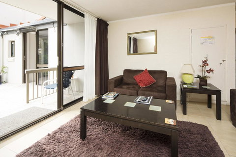 Burleigh Palms Holiday Apartments - QLD Tourism 33