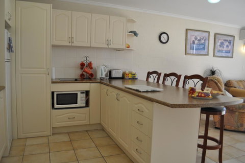 Burleigh Palms Holiday Apartments - QLD Tourism 18