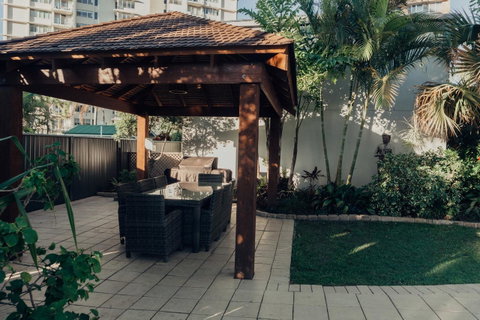 Burleigh Palms Holiday Apartments - QLD Tourism 32