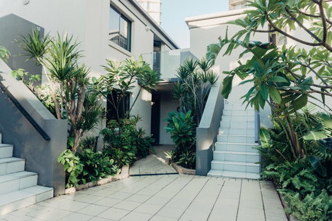Burleigh Palms Holiday Apartments - QLD Tourism 17