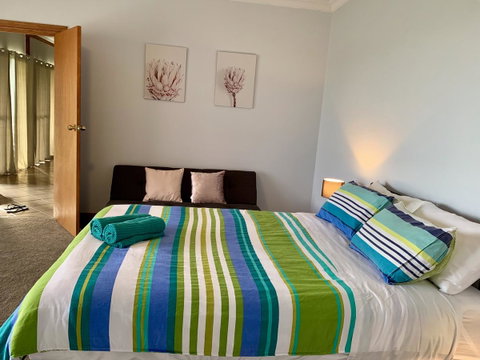 Beeâ€™s Place - 3 Bedroom Home On 10 Acres Of Land With Distant Ocean Views - QLD Tourism 5
