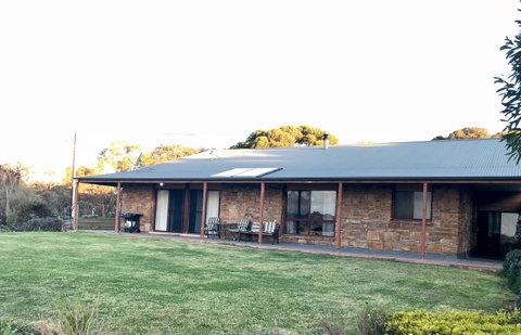 Beeâ€™s Place - 3 Bedroom Home On 10 Acres Of Land With Distant Ocean Views - QLD Tourism 10