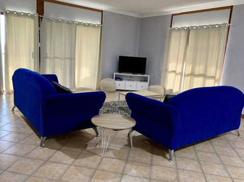 Beeâ€™s Place - 3 Bedroom Home On 10 Acres Of Land With Distant Ocean Views - QLD Tourism 0