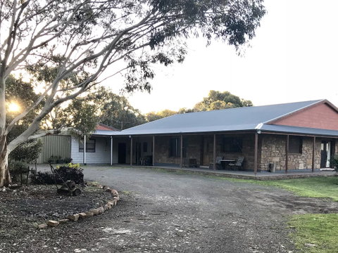 Beeâ€™s Place - 3 Bedroom Home On 10 Acres Of Land With Distant Ocean Views - QLD Tourism 14