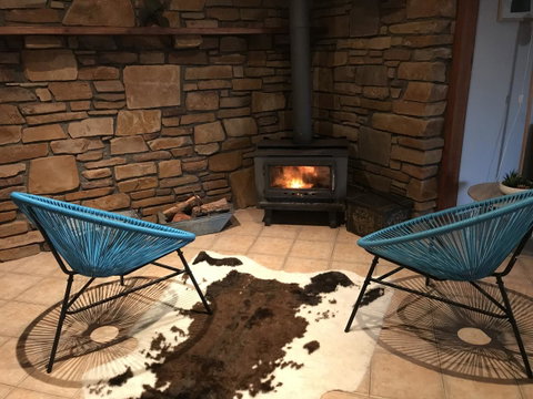 Beeâ€™s Place - 3 Bedroom Home On 10 Acres Of Land With Distant Ocean Views - QLD Tourism 21