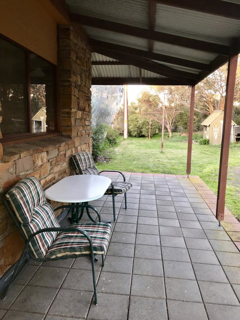 Beeâ€™s Place - 3 Bedroom Home On 10 Acres Of Land With Distant Ocean Views - QLD Tourism 8
