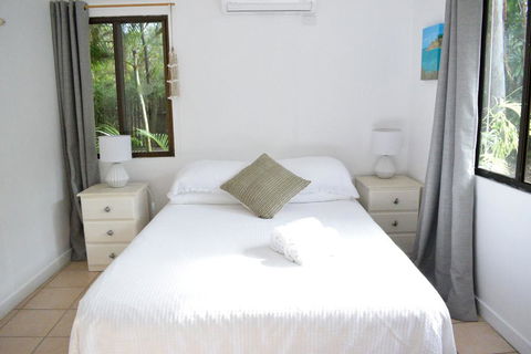 1 Min. Walk To Beach Horeseshoe Bay Holiday Units - Queensland Tourism 1