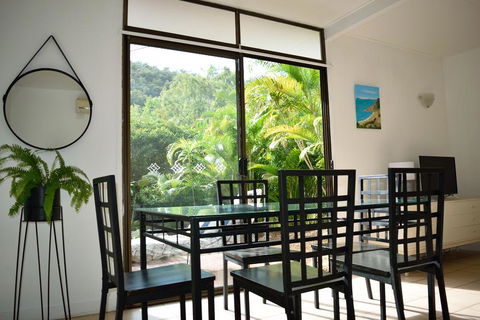 1 Min. Walk To Beach Horeseshoe Bay Holiday Units - Queensland Tourism 3