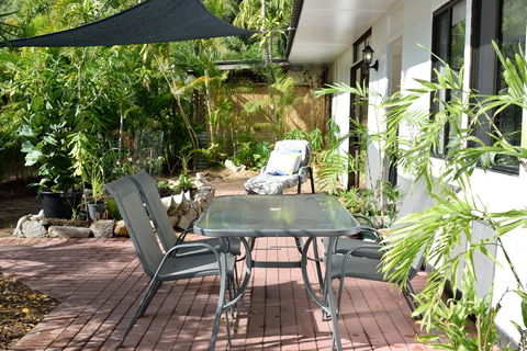 1 Min. Walk To Beach Horeseshoe Bay Holiday Units - Queensland Tourism 4