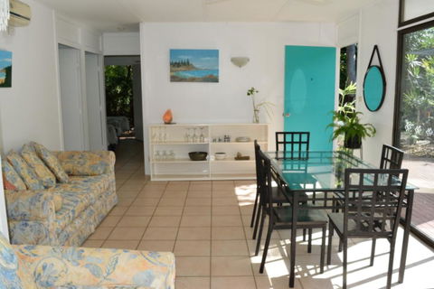 1 Min. Walk To Beach Horeseshoe Bay Holiday Units - Queensland Tourism 2