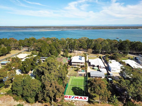 Waterfront At White Patch - QLD Tourism 41