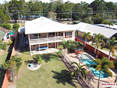 Waterfront At White Patch - QLD Tourism 32