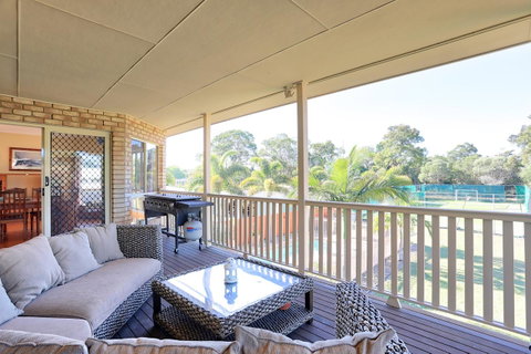 Waterfront At White Patch - QLD Tourism 35