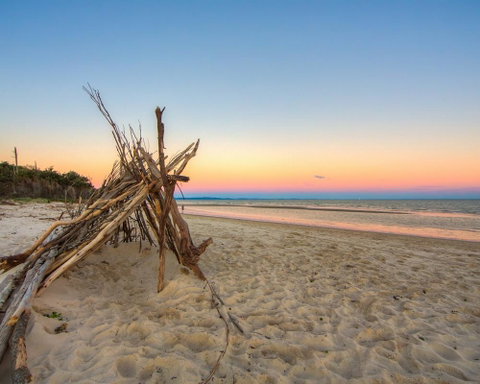 Waterfront At White Patch - QLD Tourism 24