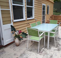 Retro Beach Flat - QLD Tourism