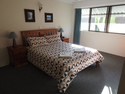 Placid Waters Holiday Apartments - QLD Tourism 9