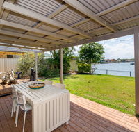 Lowset home on the canal - Dolphin Dr Bongaree - QLD Tourism
