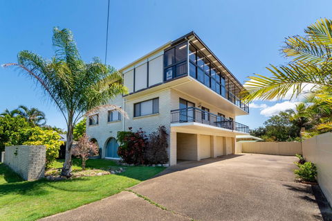 Spacious Unit Overlooking Moreton Bay - Boyd St, Woorim - QLD Tourism 6