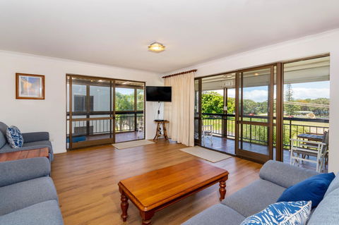 Spacious Unit Overlooking Moreton Bay - Boyd St, Woorim - QLD Tourism 11