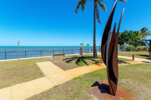Charm And Comfort In This Ground Floor Unit With Water Views! Welsby Pde, Bongaree - QLD Tourism 5