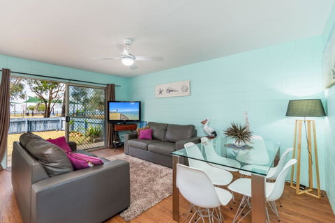 Charm And Comfort In This Ground Floor Unit With Water Views! Welsby Pde, Bongaree - QLD Tourism 14