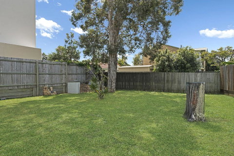 Charm And Comfort In This Ground Floor Unit With Water Views! Welsby Pde, Bongaree - QLD Tourism 8