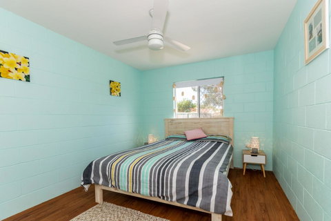 Charm And Comfort In This Ground Floor Unit With Water Views! Welsby Pde, Bongaree - QLD Tourism 9