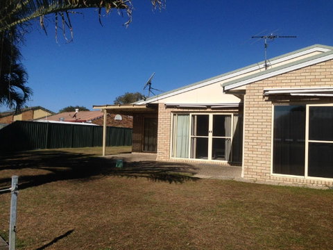 Private Canal Duplex With Pontoon - Oleander Drive, Bongaree - QLD Tourism 3