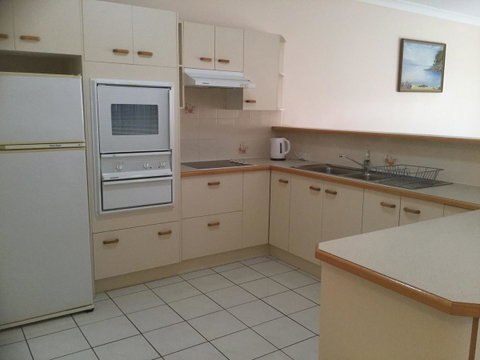 Private Canal Duplex With Pontoon - Oleander Drive, Bongaree - QLD Tourism 6