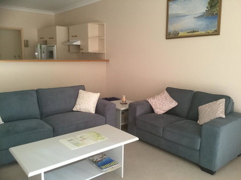 Private Canal Duplex With Pontoon - Oleander Drive, Bongaree - QLD Tourism 15