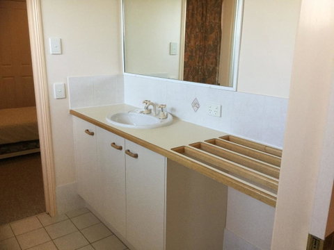 Private Canal Duplex With Pontoon - Oleander Drive, Bongaree - QLD Tourism 18