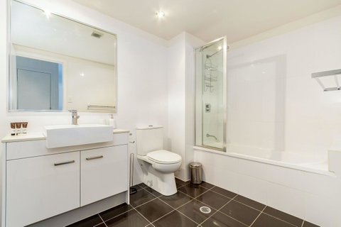 First Floor, Air Conditioned, Free Wi-Fi! - QLD Tourism 17