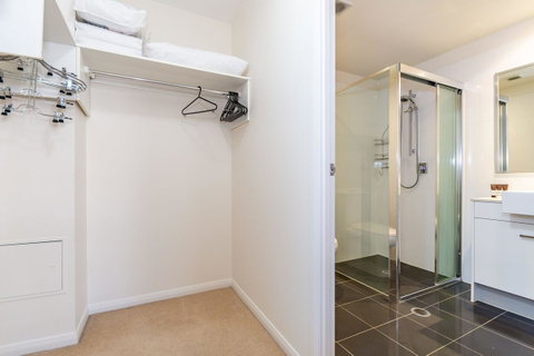 First Floor, Air Conditioned, Free Wi-Fi! - QLD Tourism 5