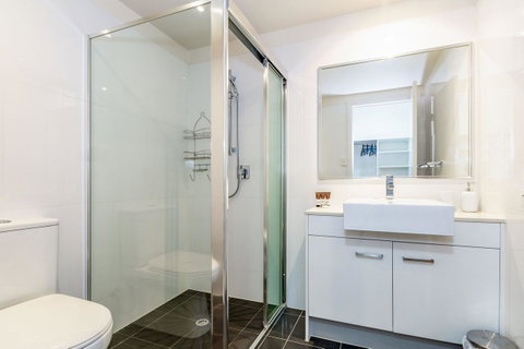 First Floor, Air Conditioned, Free Wi-Fi! - QLD Tourism 6