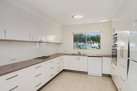 Walk To Surf Beach - Ground Floor Apartment - Bribie Horizons Boyd St, Woorim - QLD Tourism 4