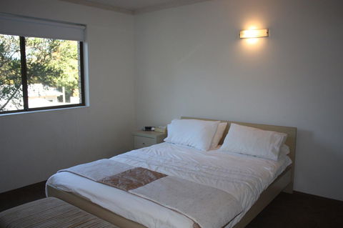Close To Surf Beach, Surf Club, Hotel And Shops - Boyd St, Woorim - QLD Tourism 6
