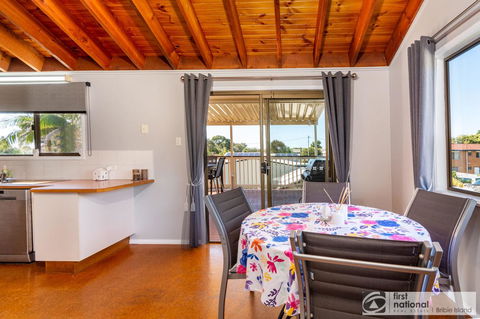 Family Holiday Haven On Boronia 100m To Beach - QLD Tourism 18