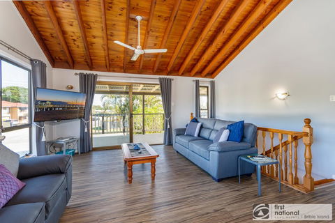 Family Holiday Haven On Boronia 100m To Beach - QLD Tourism 1