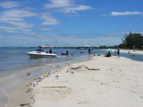 Air Conditioned Unit Stones Throw To The Waterfront. - Queensland Tourism 11