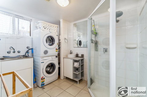 Air Conditioned Unit Stones Throw To The Waterfront. - Queensland Tourism 17